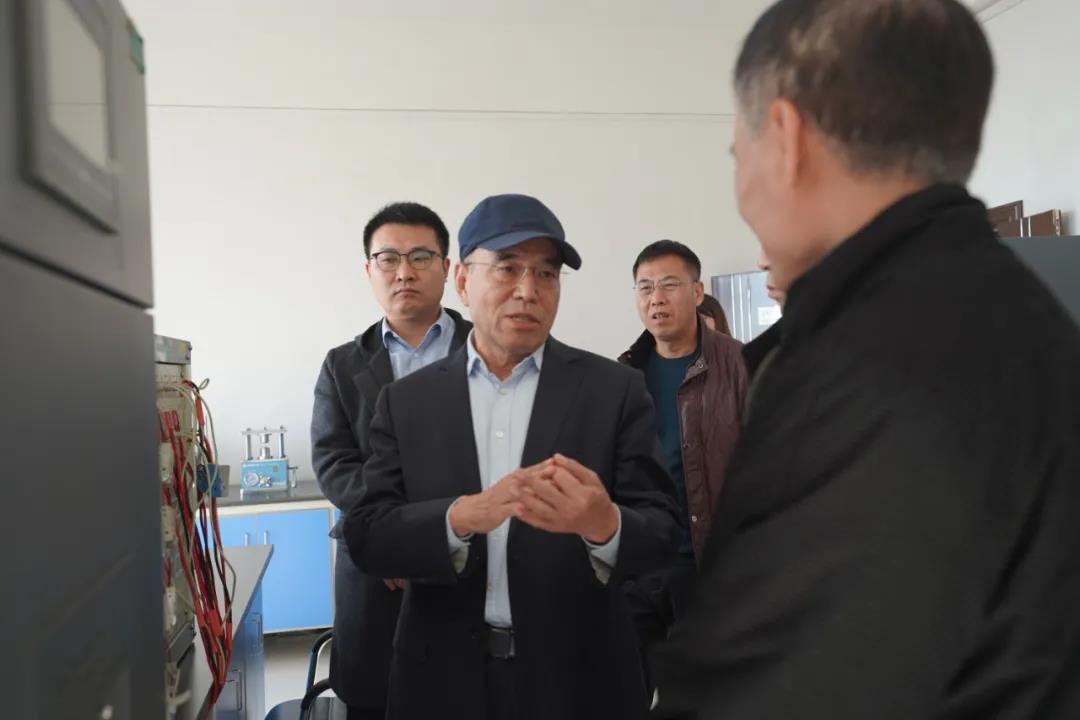 董事長(cháng)白松泉